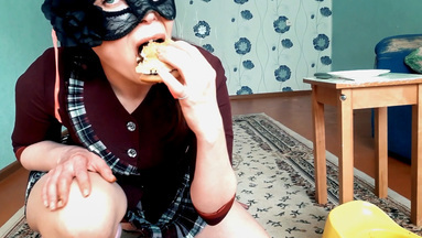 Scat Real Swallow - The Scat Burger By Top Babe Lina - Exclusive SG Video 